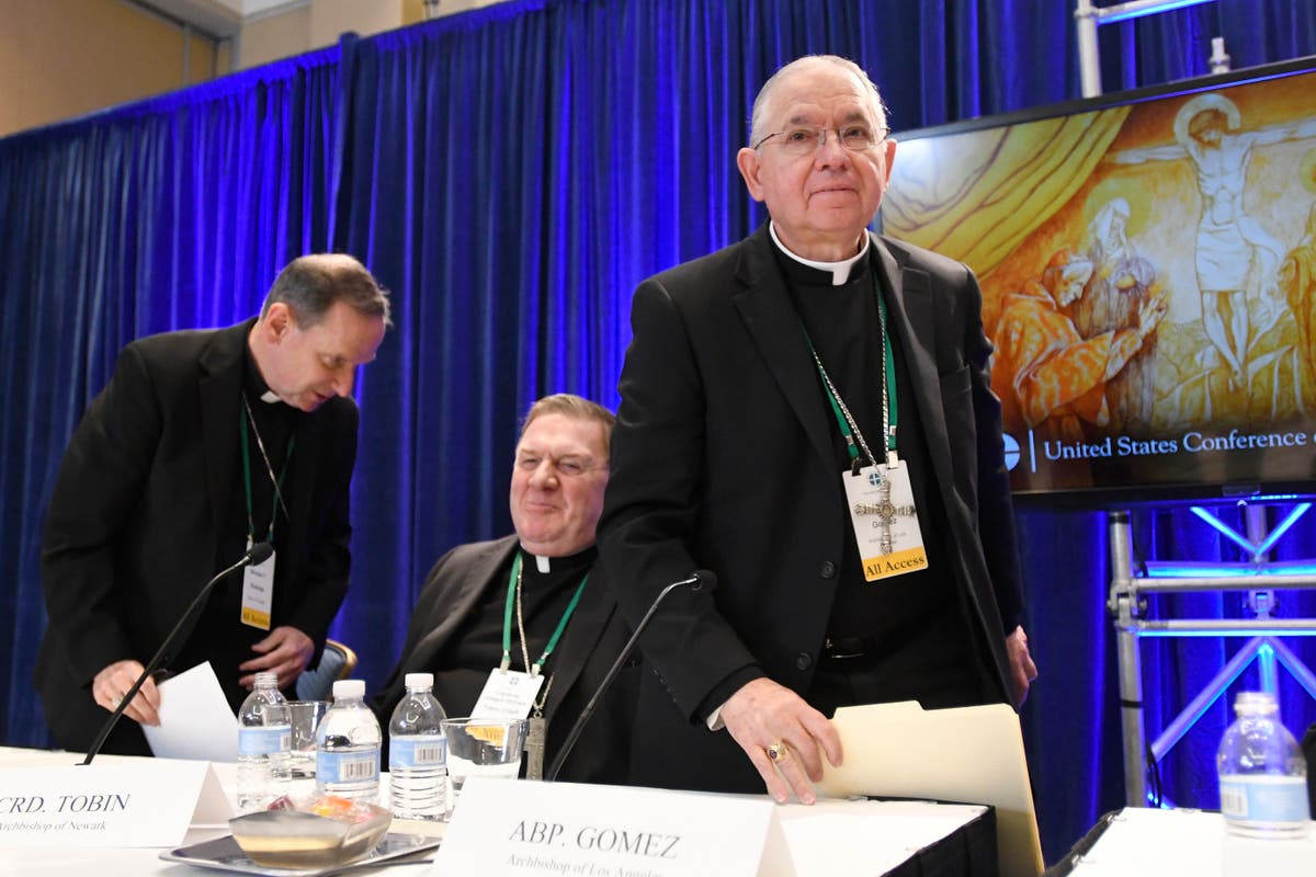 Catholic bishops end effort to ban pro-choice politicians from receiving communion