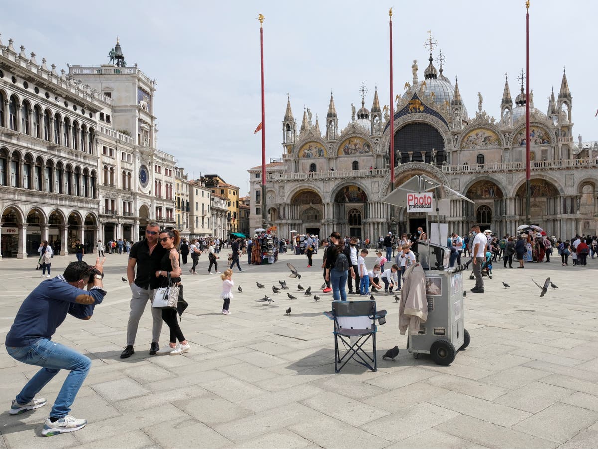 Italy to impose quarantine on British travellers