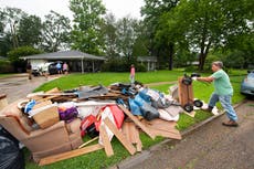 Heavy rains in Texas, Louisiana add to misery in flood zones