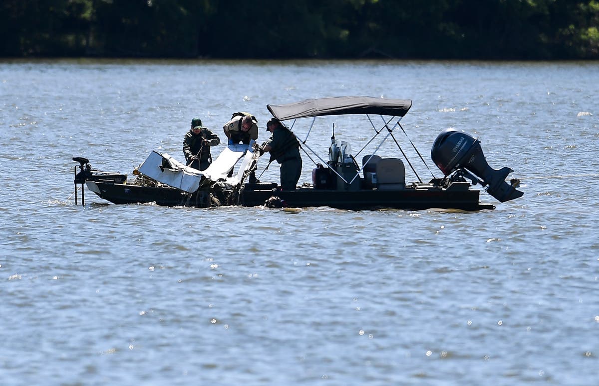 Search continues for 7 plane crash victims in Tennessee lake
