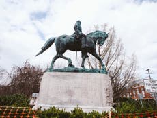 Charlottesville to remove statue of Robert E Lee at centre of fatal clashes at 2017 neo-Nazi rally