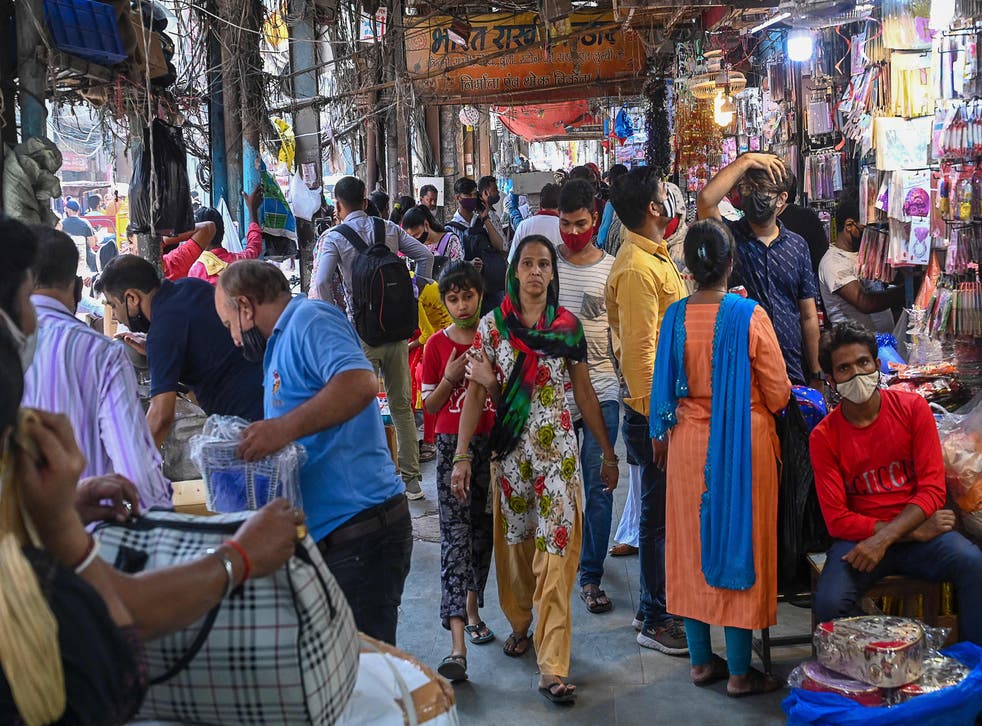 <p>People shop at a market, after authorities eased restrictions in Delhi, on 16 June, 2021. </p>