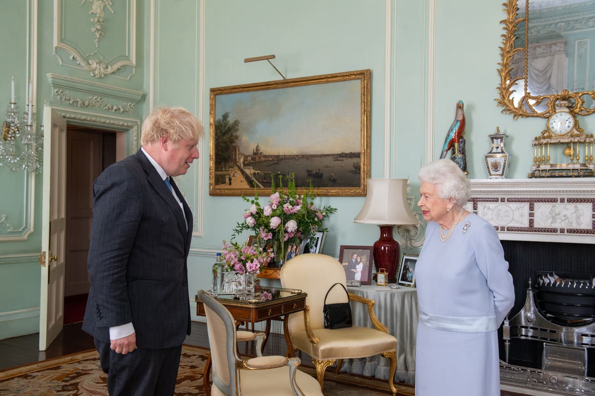 Queen describes Matt Hancock as ‘poor man’ at meeting with Johnson 1 Queen describes Matt Hancock as ‘poor man’ at meeting with Johnson
