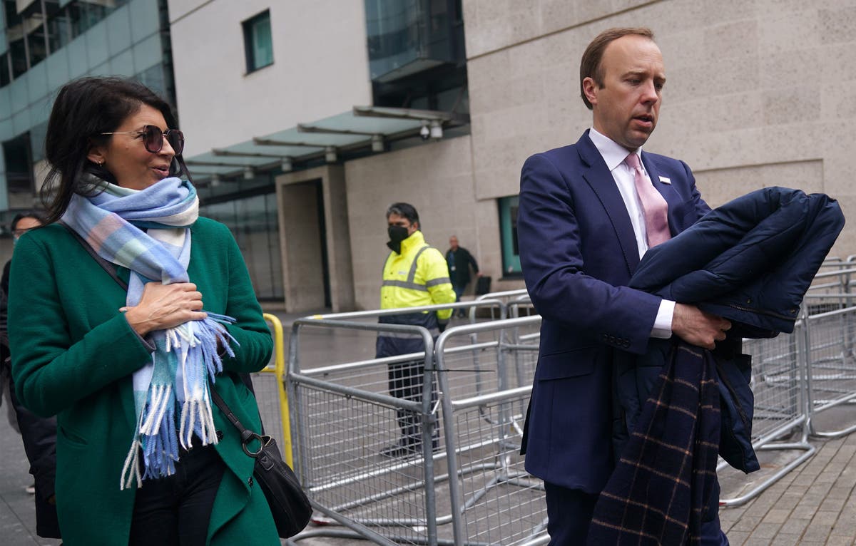 Boris Johnson’s former aide says Matt Hancock should resign for ‘undermining own Covid rules’ 1 Boris Johnson’s former aide says Matt Hancock should resign for ‘undermining own Covid rules’