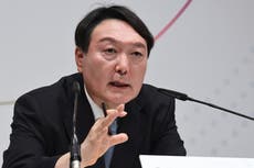 Popular ex-prosecutor in S. Korea launches presidential bid
