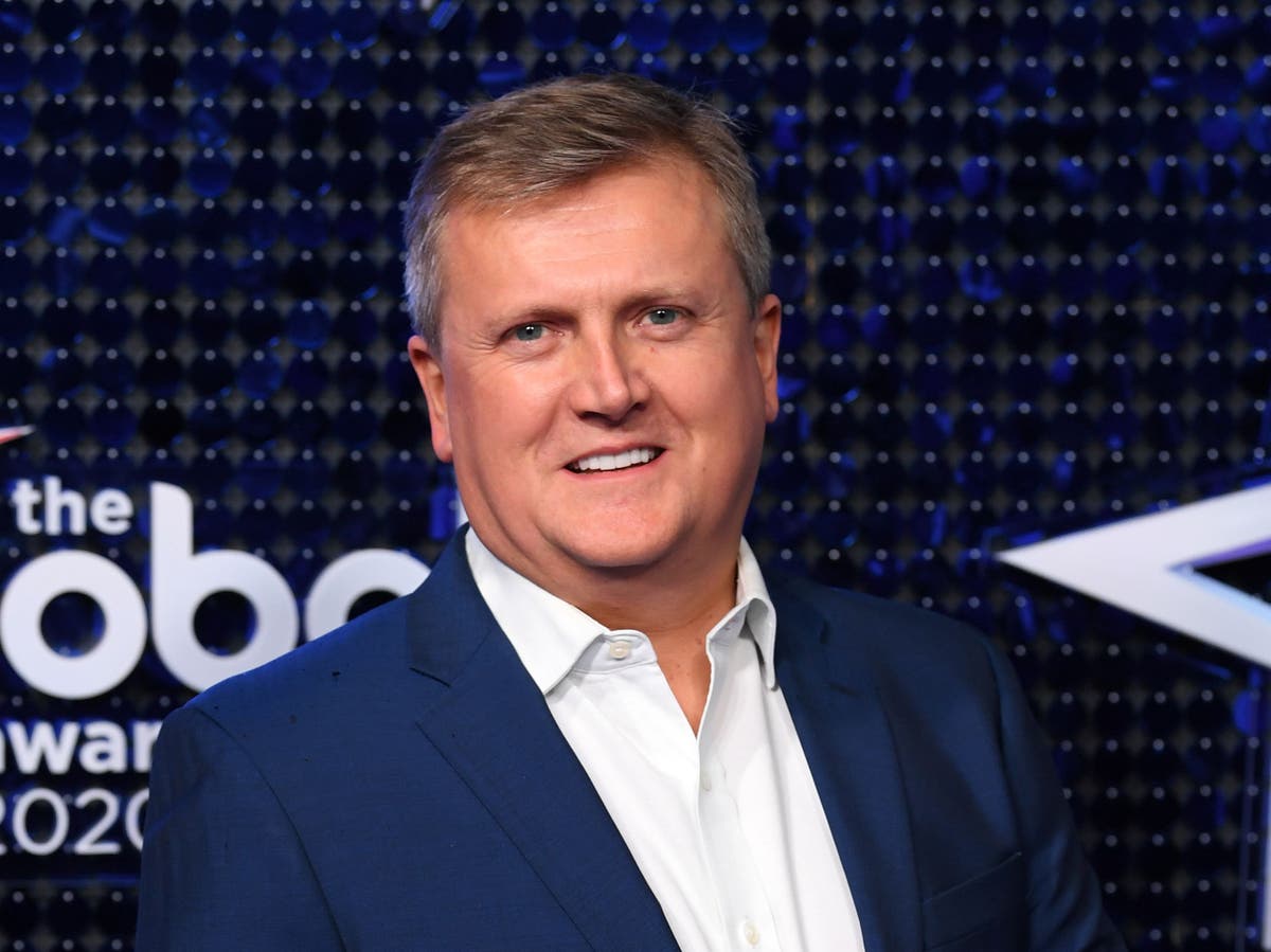 Aled Jones says Twitter hacked after underwear photo posted as a Fleet