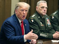 Trump smører Amerikas øverste general som ‘kvelende hund’ etter bok avslører at han sammenlignet tidligere president med Hitler