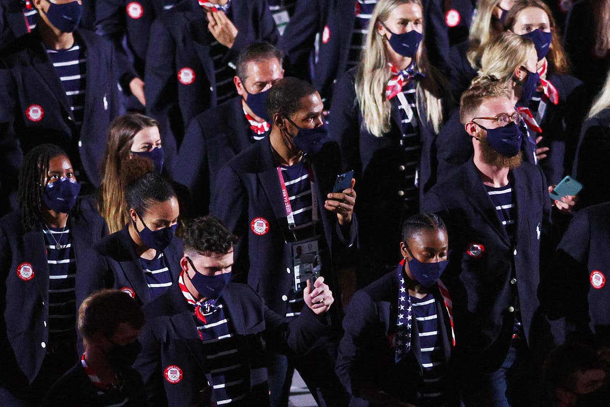 人々はラルフローレンがチームUSAのオリンピック衣装のデザイナーとして交代することを求めています