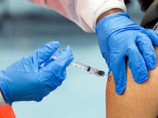 Ministrene håper at hurtigmat og taxifordeler vil overvinne ungdoms vaksine