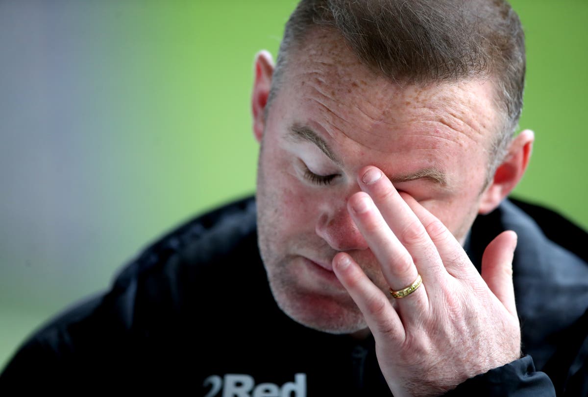 Wayne Rooney ber familien og Derby om unnskyldning etter at hotellbilder med kvinner dukker opp