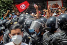 チュニジアの混乱は世界中で注意深く見守られています
