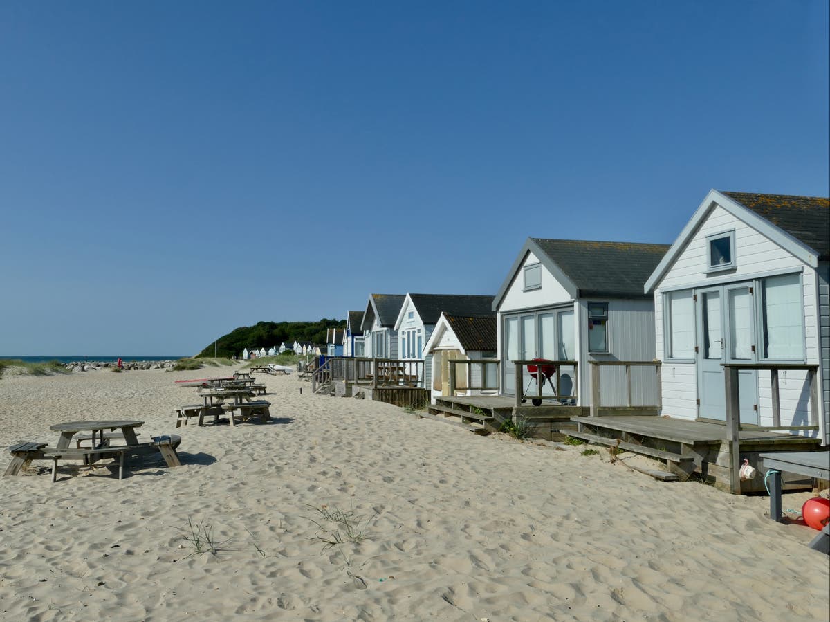 Dorset beach hut with no bathroom on sale for £350,000