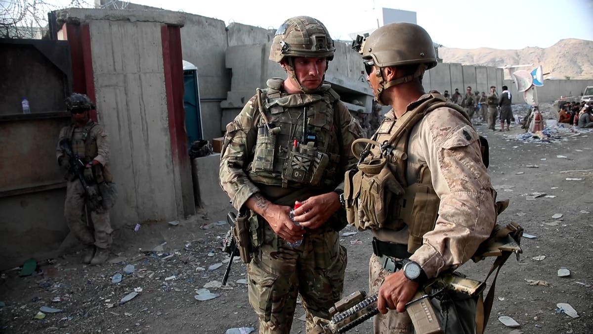 British soldiers awarded medal for rescuing thousands from Kabul