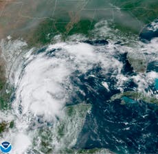 Tropisk storm Nicholas virvler rundt i Mexicogolfen og drar til Texas