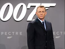 Daniel Craig verstik terwyl hy afskeid neem van James Bond