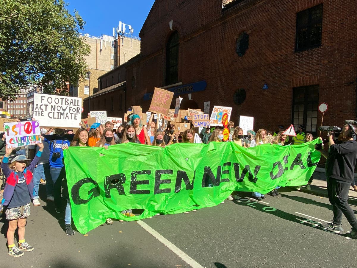 ‘No more greenwashing‘: Hundreds of young protesters highlight climate crisis