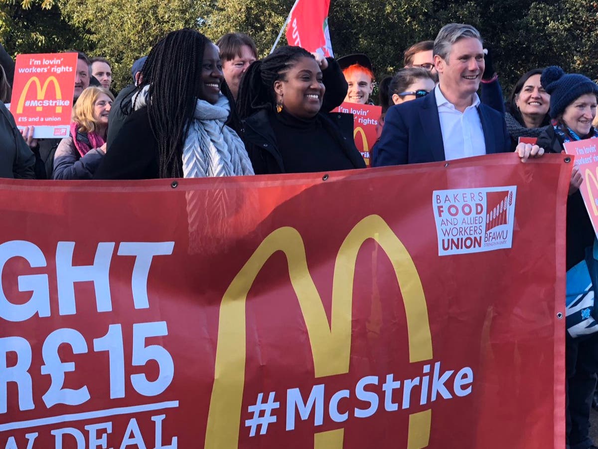 Keir Starmer accused of hypocrisy after pictured backing £15 minimum wage 1 Keir Starmer accused of hypocrisy after pictured backing £15 minimum wage