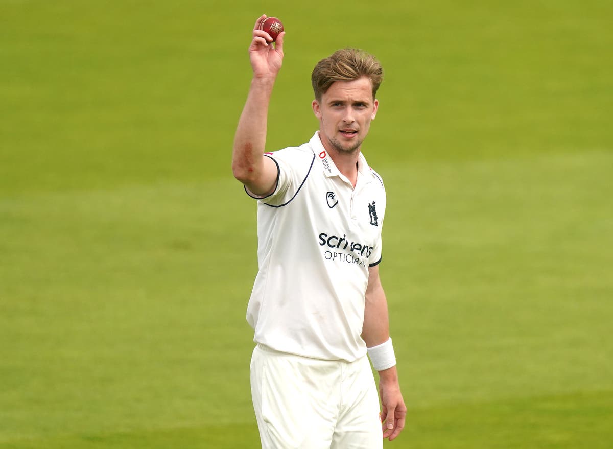 Warwickshire dominate first day at Lord’s as Lancashire collapse