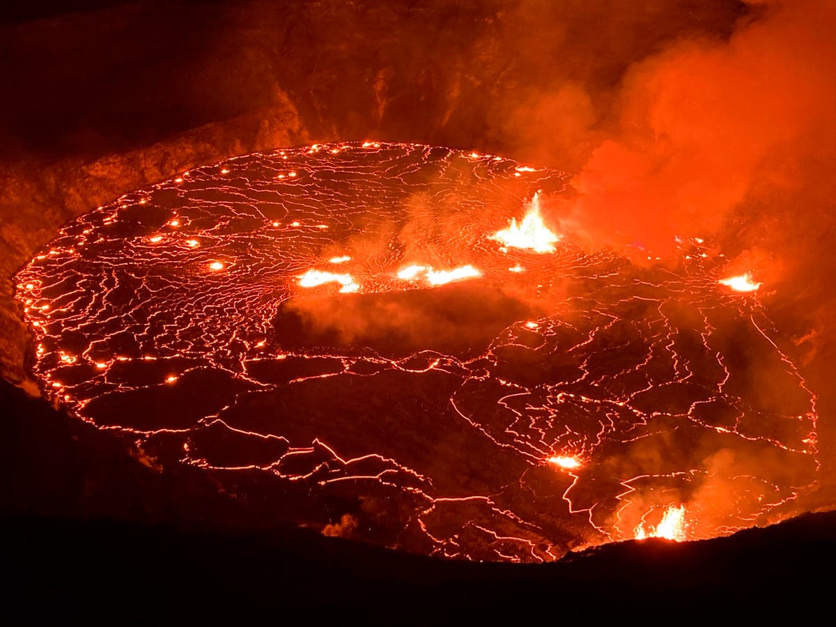 Kilauea volcano remains on amber alert after earthquake off Maui