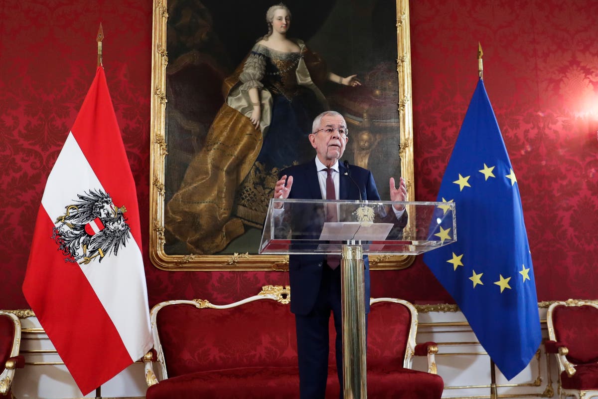 Austrian president demands that government restore trust