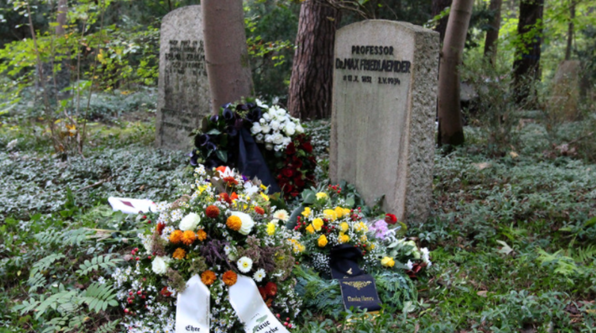 German neo-Nazi buried in plot belonging to Jewish scholar
