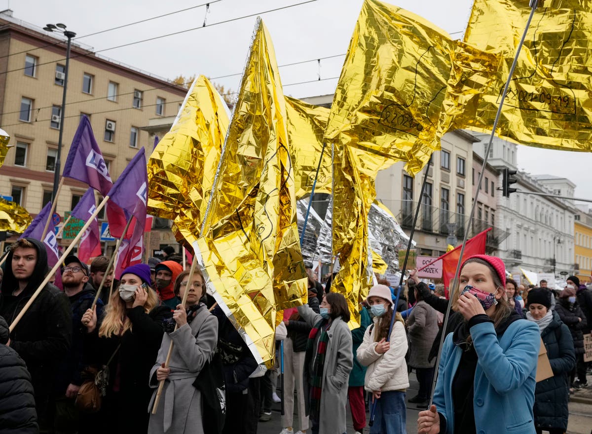 ポーランド人はベラルーシとの国境で移民の押し返しに抗議する