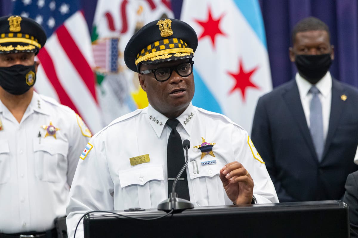 21 Chicago cops put on 'no pay status' in vaccine standoff