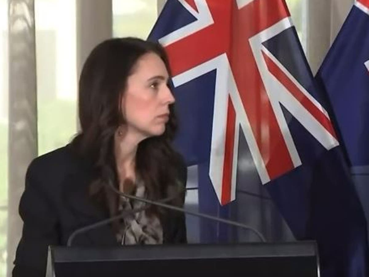 Jacinda Ardern stays calm as earthquake rattles New Zealand during press conference