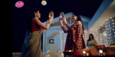 Indiese handelsmerk vra 'onvoorwaardelik om verskoning' vir advertensie met selfdegeslagpaar in Hindoe-ritueel