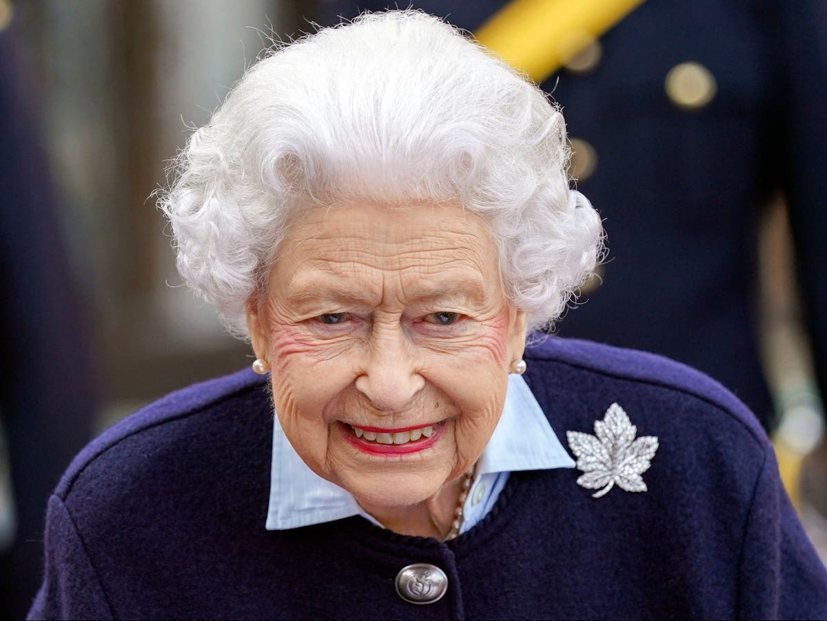 Queen advised to rest for at least two more weeks and undertake only ‘desk duties’