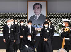S Koreans send off former President Roh in small funeral 