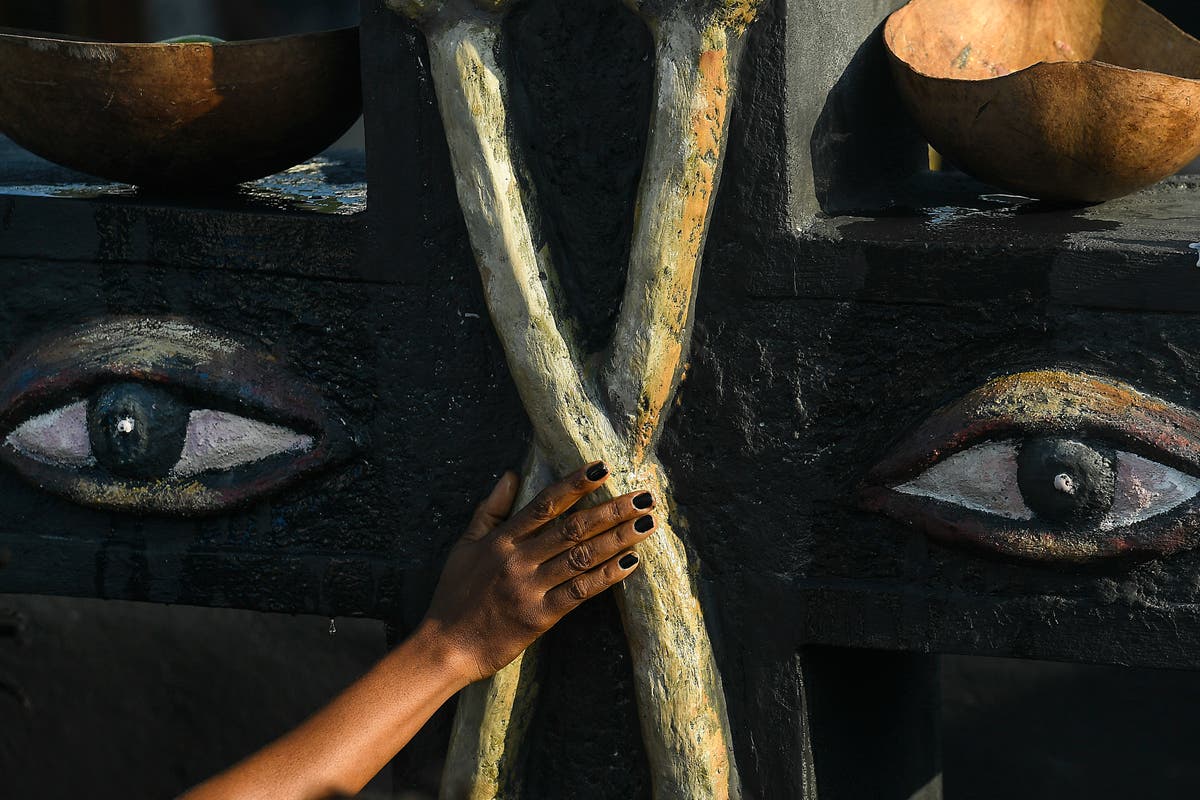 Haitian revelers honor the dead in Vodou festival