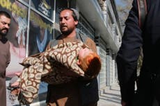 接受: 至少 15 killed in suicide bomb attack on Afghanistan military hospital