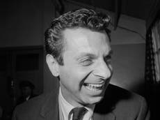 Mort Sahl: Satirical comic who transformed US stand-up