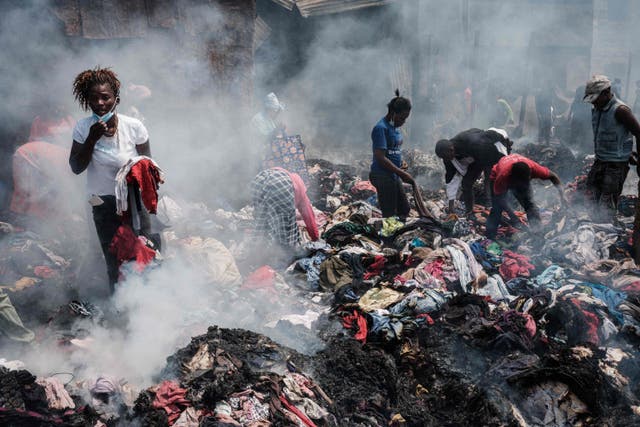 Traders hunt for clothes from the debris of a fire in the early morning at Gikomba market, East Africa's largest second hand clothing market, in Nairobi, Kenia
