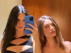 Kendall Jenner desperta um debate sobre a etiqueta dos convidados do casamento com um vestido preto recortado