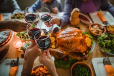 Le New York Times ridiculisé pour les conseils de Thanksgiving Covid disant aux enfants de manger rapidement