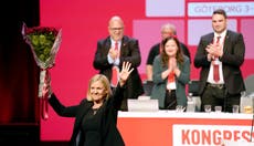 スウェーデン議会が初の女性首相を承認
