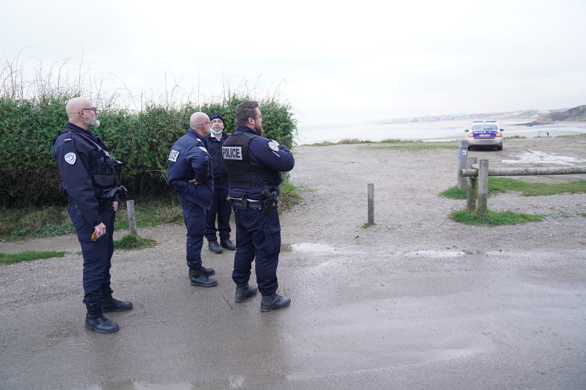 Five arrested after Channel boat sinks, matando pelo menos 27 pessoas