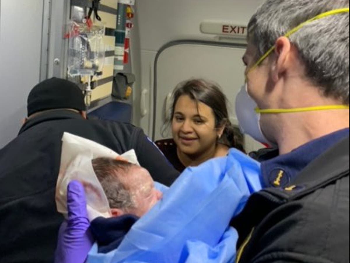 Mother thanks first responders as she gives birth on Delta flight
