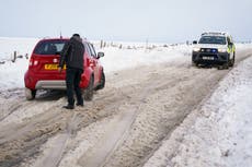 UK vær: ‘Coldest night of season’ forecast as thousands still without power after Storm Arwen