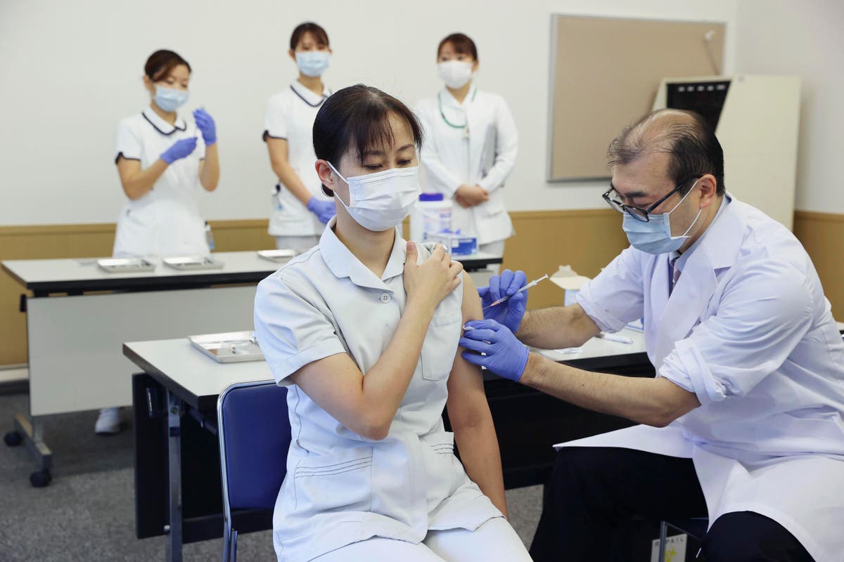 日本在 omicron 恐慌中开始 Covid 加强疫苗接种