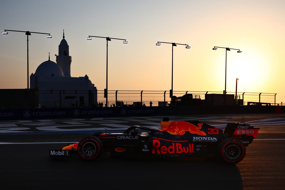 Saudi Arabian Grand Prix LIVE: Lewis Hamilton starts ahead of Max Verstappen