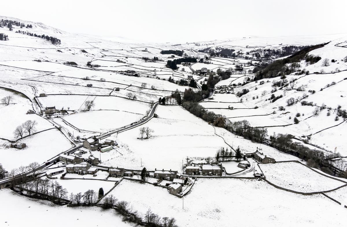Met Office issues weather warning as three days of snow to hit UK