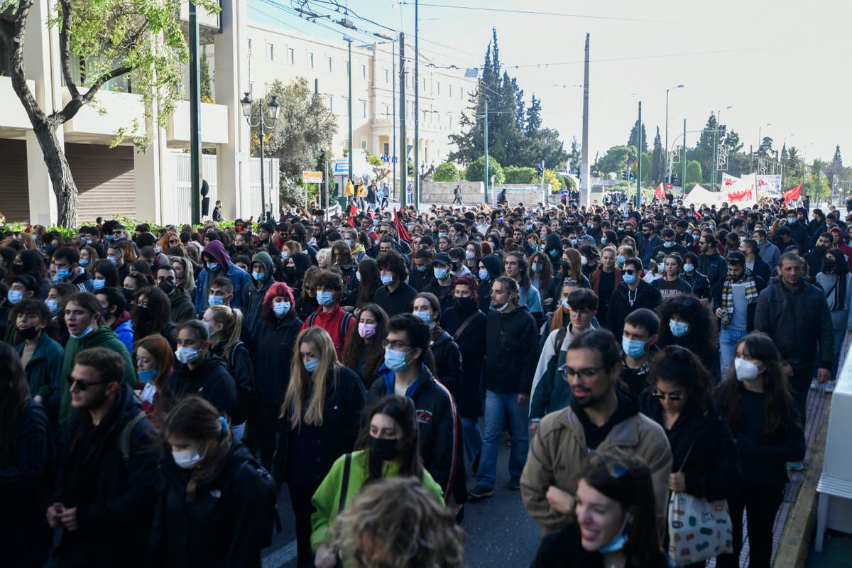 Minor clashes at marches honoring Greek youth shot by police