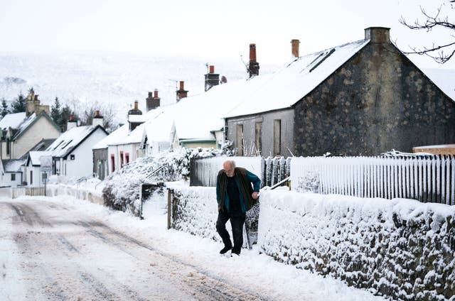 Snowfall in Leadhills, South Lanarkshire as Storm Barra hits the UK with disruptive winds, fortes pluies et neige