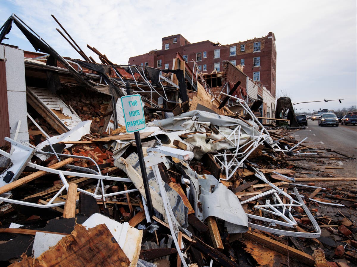 「ケンタッキーで最も過酷な夜の1つ」: 写真は竜巻後の荒廃を示しています