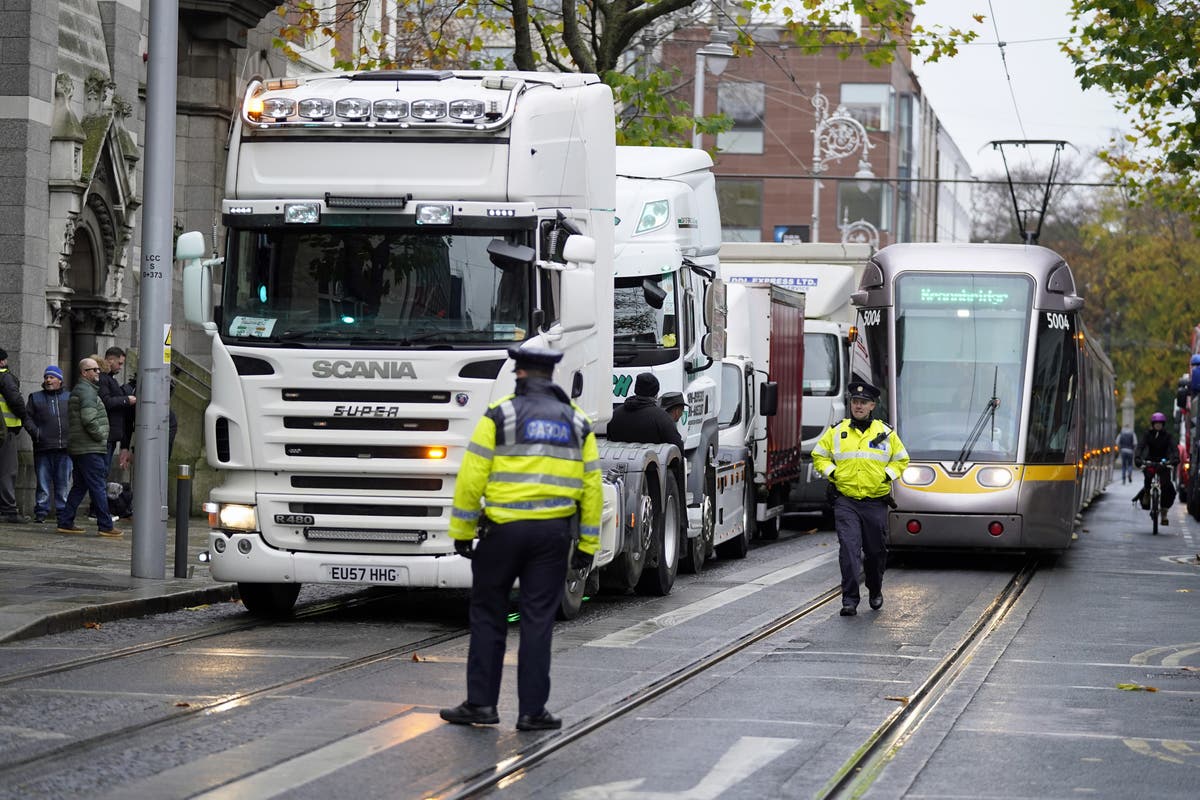 Truckers’ fuel protest clogging up Dublin city is ‘not the way to do business’