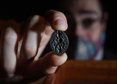 Treasure finders praised for ‘generous gesture’ of waiving right to reward