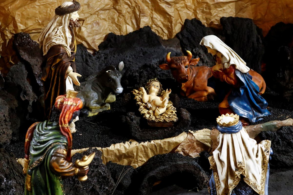 Priest and geologist make La Palma nativity scene from volcanic ash